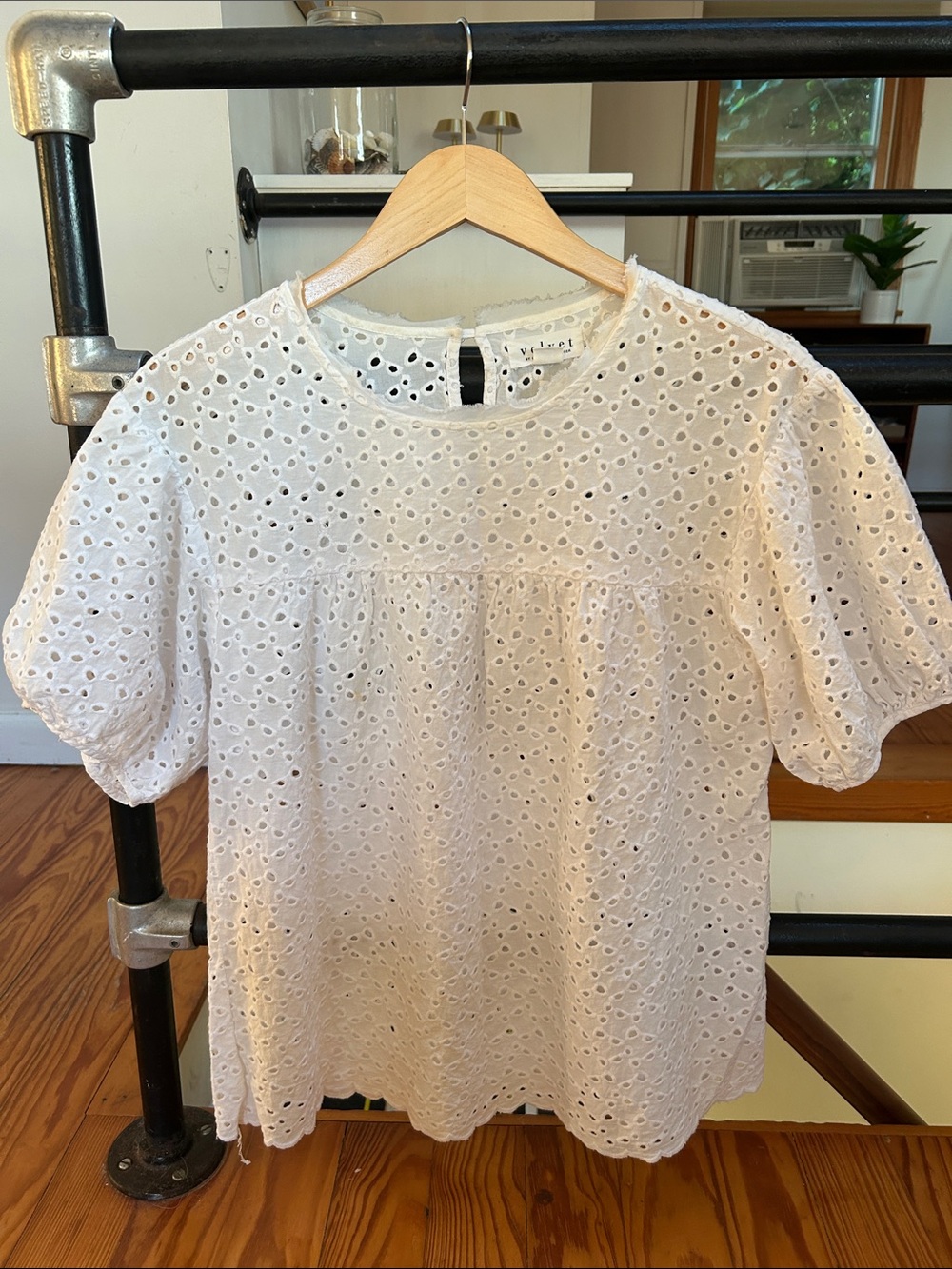Velvet by Graham & Spencer White Broderie Anglaise Puff-Sleeve Top
